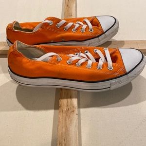 Converse Chuck Taylor size 8